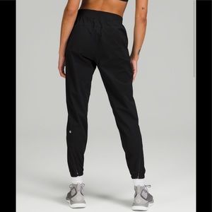 Lululemon Joggers ~ Size 4
